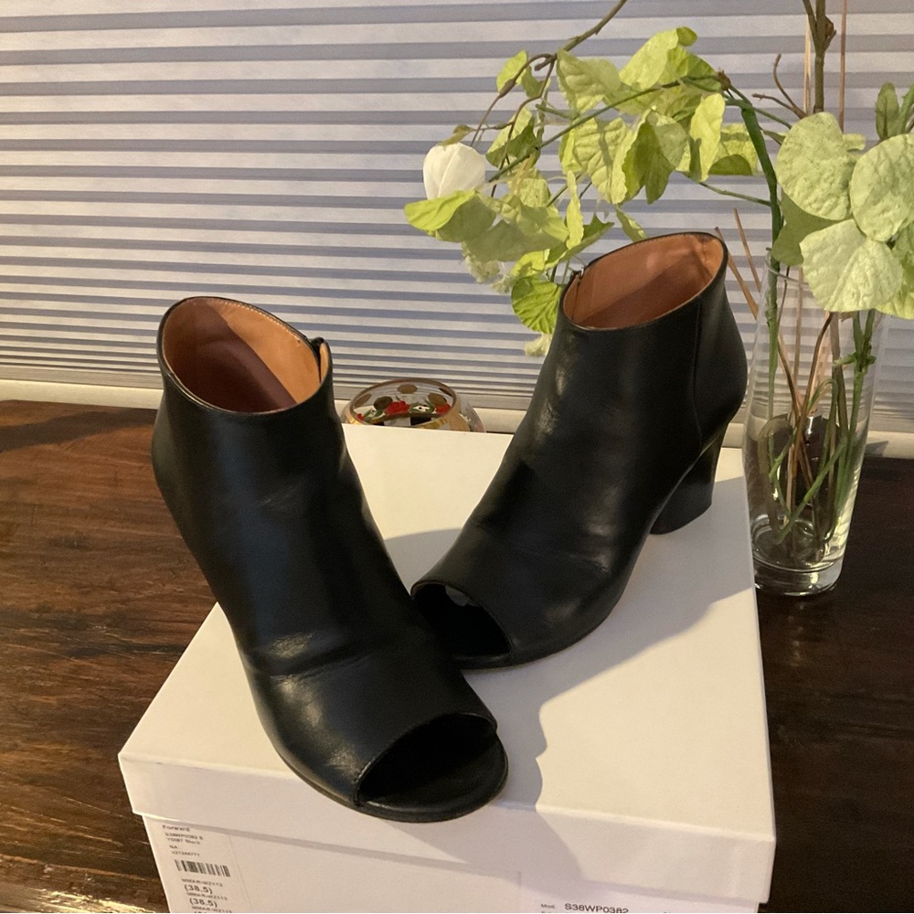 Soft leather walking booties
